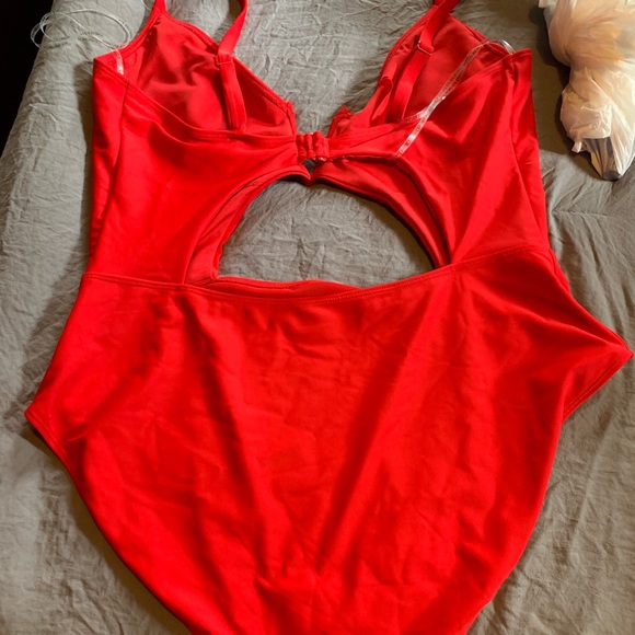 Very cute red bathing suit- not for big chest - Picture 2 of 2